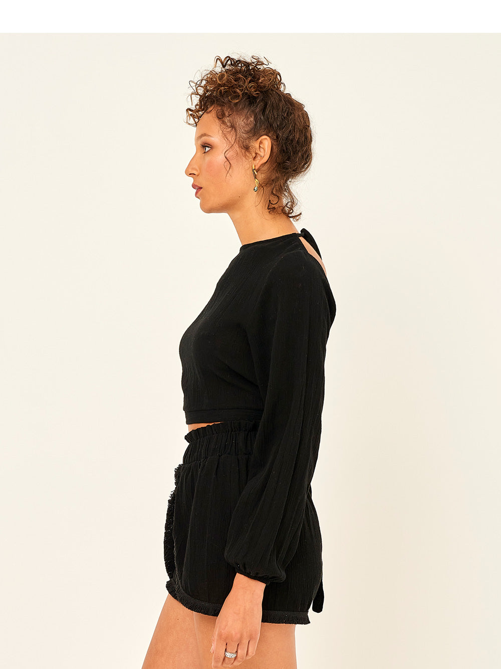 <tc>MYNDOS SHORTS BLACK</tc>